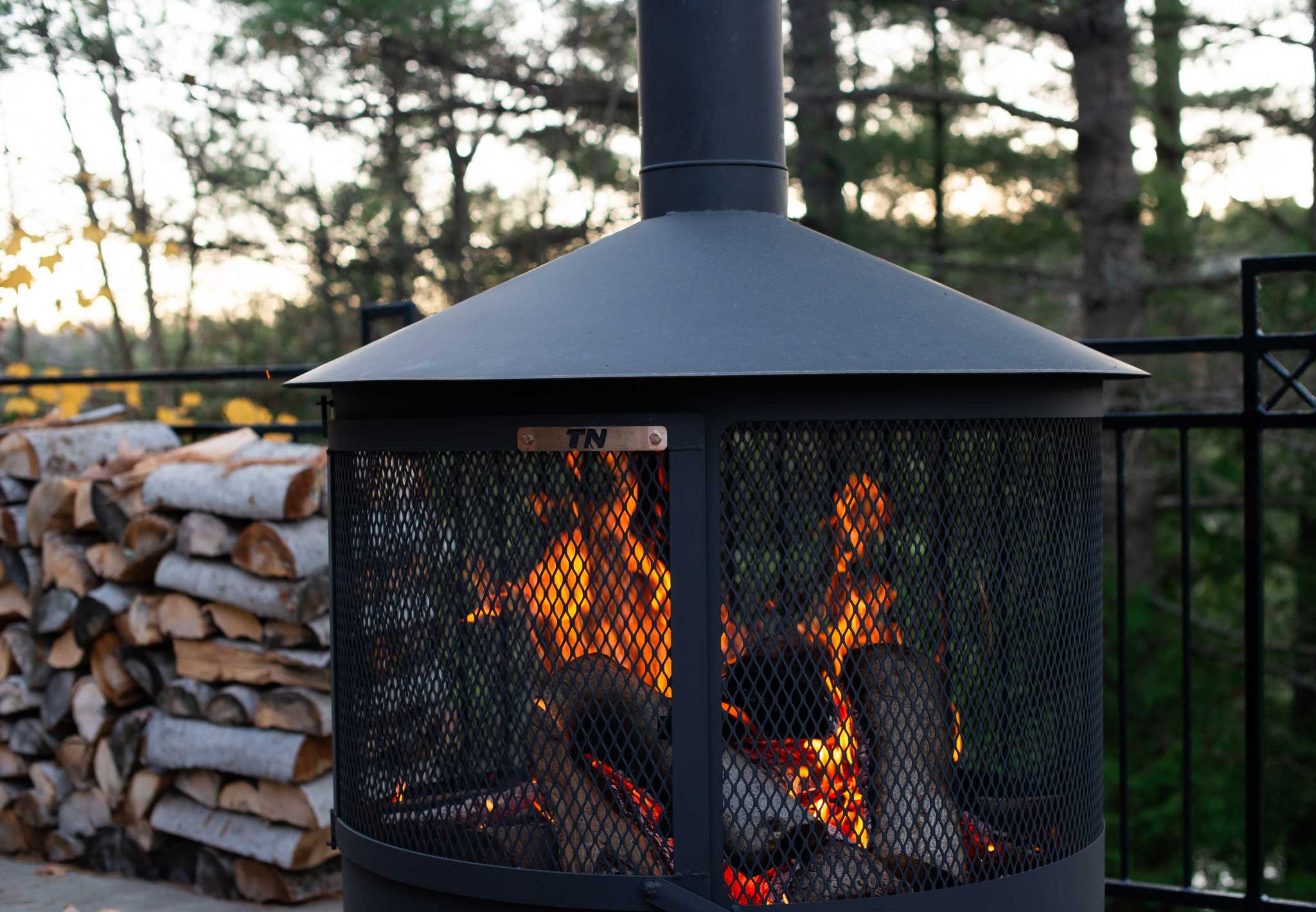 espace feu de camp avec bois domaine du lac long lanaudiere