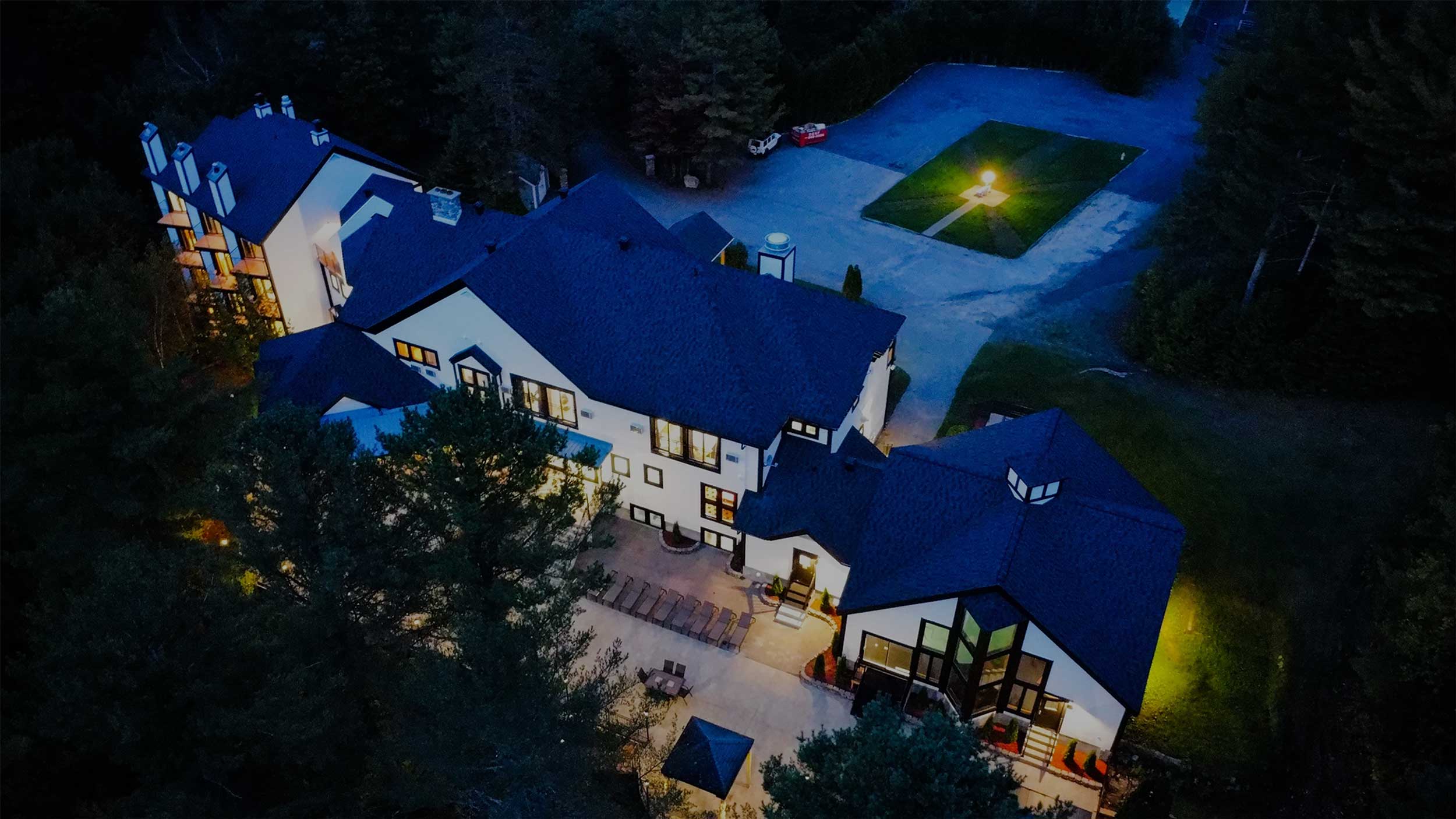 auberge hotel domaine du lac long exterieur soir st-alphonse-rodriguez lanaudiere