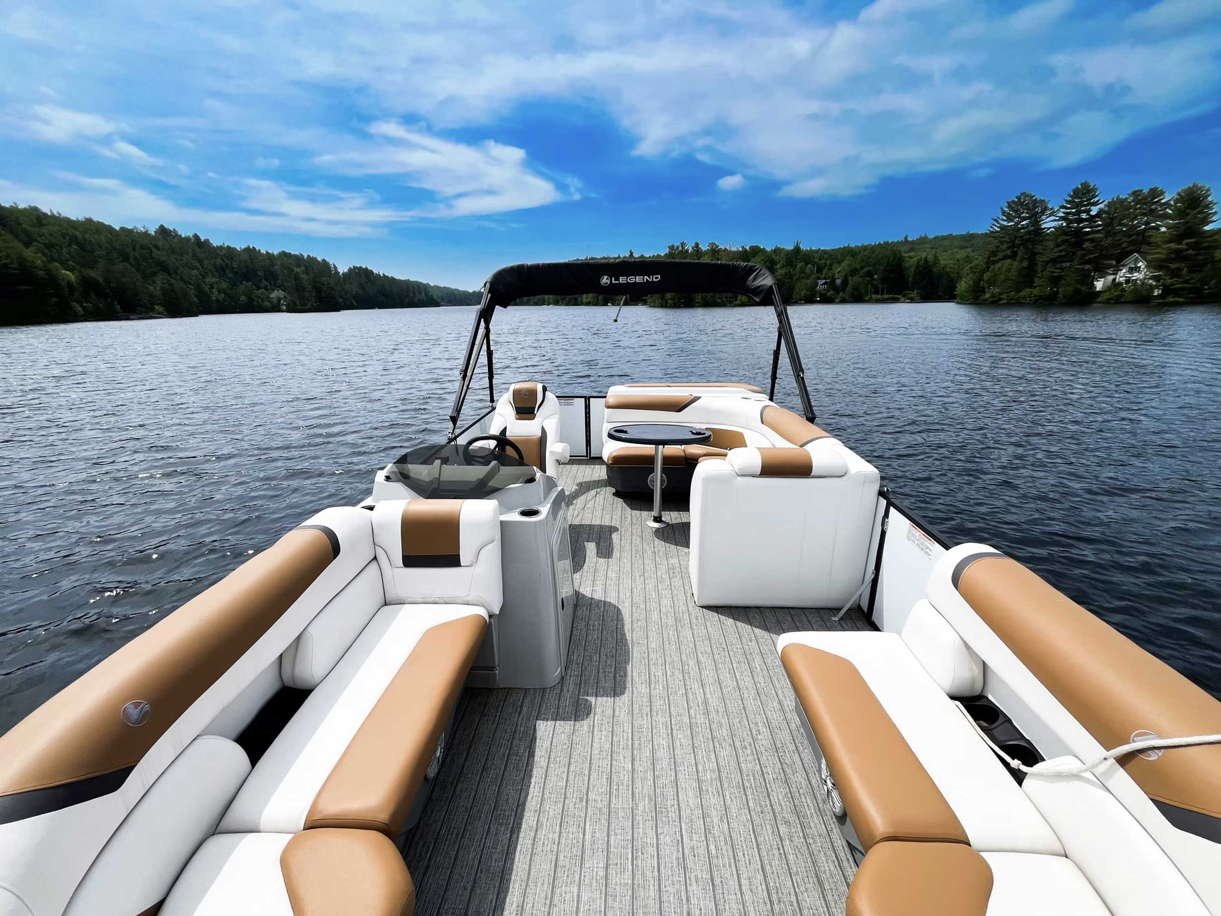 ponton avec chauffeur a louer domaine du lac long saint-alphonse-rodriguez lanaudiere